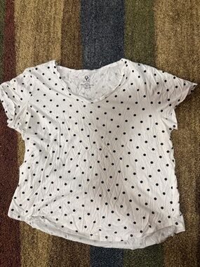 Polka Dot V-Neck Women’s Top - White with Black Dots 1X